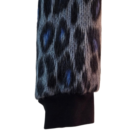 Urban Outfitters Animal Print Cropped Top Faux Fur Sweater Medium Blue Black - Picture 5 of 13